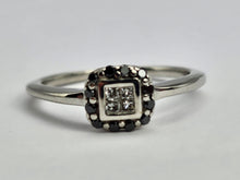 Cargar imagen en el visor de la galería, 0256: Vintage 9ct White Gold 12 Black Diamonds 4 Diamonds Geometric Set Ring- petite,  crisp, sparkling