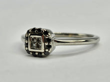 Cargar imagen en el visor de la galería, 0256: Vintage 9ct White Gold 12 Black Diamonds 4 Diamonds Geometric Set Ring- petite,  crisp, sparkling