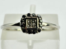 Cargar imagen en el visor de la galería, 0256: Vintage 9ct White Gold 12 Black Diamonds 4 Diamonds Geometric Set Ring- petite,  crisp, sparkling