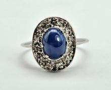 Cargar imagen en el visor de la galería, 0923: Vintage: 14ct White Gold Cornflower Blue Star Sapphire Diamonds Ring- very special
