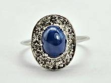 Cargar imagen en el visor de la galería, 0923: Vintage: 14ct White Gold Cornflower Blue Star Sapphire Diamonds Ring- very special