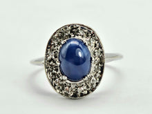 Cargar imagen en el visor de la galería, 0923: Vintage: 14ct White Gold Cornflower Blue Star Sapphire Diamonds Ring- very special