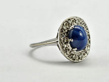 Cargar imagen en el visor de la galería, 0923: Vintage: 14ct White Gold Cornflower Blue Star Sapphire Diamonds Ring- very special