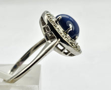 Cargar imagen en el visor de la galería, 0923: Vintage: 14ct White Gold Cornflower Blue Star Sapphire Diamonds Ring- very special