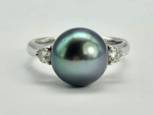 Cargar imagen en el visor de la galería, 0908: Vintage; 18ct White Gold Tahitian Black Pearl Diamonds Ring- crisp, clean eye candy