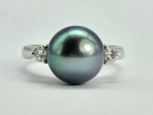 Cargar imagen en el visor de la galería, 0908: Vintage; 18ct White Gold Tahitian Black Pearl Diamonds Ring- crisp, clean eye candy