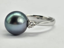 Cargar imagen en el visor de la galería, 0908: Vintage; 18ct White Gold Tahitian Black Pearl Diamonds Ring- crisp, clean eye candy