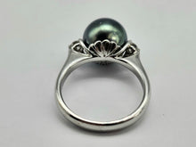 Cargar imagen en el visor de la galería, 0908: Vintage; 18ct White Gold Tahitian Black Pearl Diamonds Ring- crisp, clean eye candy