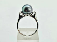 Cargar imagen en el visor de la galería, 0908: Vintage; 18ct White Gold Tahitian Black Pearl Diamonds Ring- crisp, clean eye candy
