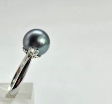 Cargar imagen en el visor de la galería, 0908: Vintage; 18ct White Gold Tahitian Black Pearl Diamonds Ring- crisp, clean eye candy