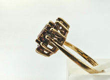 Cargar imagen en el visor de la galería, 0825: Vintage: 9ct Gold 13 Garnets Flower Head Ring- Date-Mark 1972