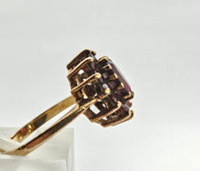 Cargar imagen en el visor de la galería, 0825: Vintage: 9ct Gold 13 Garnets Flower Head Ring- Date-Mark 1972