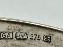 Cargar imagen en el visor de la galería, 0531: Vintage: 9ct White Gold Swiss Blue Topaz Diamonds Dress/Stacker Ring