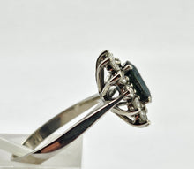 Cargar imagen en el visor de la galería, 0769: Vintage; 18ct White Gold French Blue Sapphire 12 Diamonds Cluster Ring