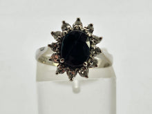 Cargar imagen en el visor de la galería, 0769: Vintage; 18ct White Gold French Blue Sapphire 12 Diamonds Cluster Ring