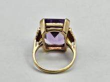 Cargar imagen en el visor de la galería, 0824: Vintage: 9ct Gold Emerald Cut Purple Amethyst Cocktail Ring- a rare find