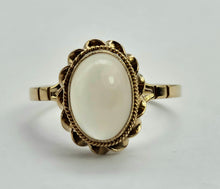Cargar imagen en el visor de la galería, 0863 Vintage; 9ct Gold Cabochon-Cute Moonstone Ring-Date-Mark 1983