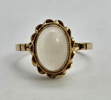 Cargar imagen en el visor de la galería, 0863 Vintage; 9ct Gold Cabochon-Cute Moonstone Ring-Date-Mark 1983