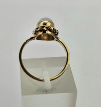 Cargar imagen en el visor de la galería, 0863 Vintage; 9ct Gold Cabochon-Cute Moonstone Ring-Date-Mark 1983