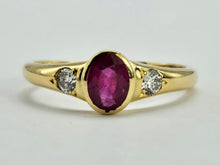 Cargar imagen en el visor de la galería, 0794:Vintage: 18ct Gold Ruby (0.79ct) Twin Diamonds (0.32ct) Ring- classic beauty, good weight