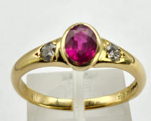 Cargar imagen en el visor de la galería, 0794:Vintage: 18ct Gold Ruby (0.79ct) Twin Diamonds (0.32ct) Ring- classic beauty, good weight