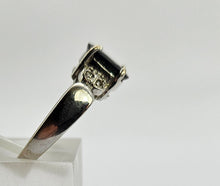 Cargar imagen en el visor de la galería, 0773: Vintage: 18ct White Gold Royal Blue Sapphires Diamonds Ring- crisp, clean, sparkling, nice weight