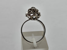 Cargar imagen en el visor de la galería, 0797: Vintage: 18ct White Gold Round Cut Diamonds Flower Head Ring- Date =-Mark 1974