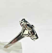 Cargar imagen en el visor de la galería, 1027: Vintage; 9ct White Gold Blues Sapphires Flower Head Ring- lovely cut and colours,