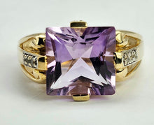 Load image into Gallery viewer, 1267 Vintage: 9ct Gold Princess Cut Lilac Amethyst Topaz Cocktail Ring