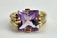 Load image into Gallery viewer, 1267 Vintage: 9ct Gold Princess Cut Lilac Amethyst Topaz Cocktail Ring