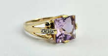 Load image into Gallery viewer, 1267 Vintage: 9ct Gold Princess Cut Lilac Amethyst Topaz Cocktail Ring