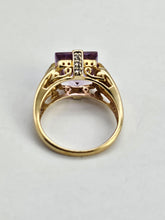 Load image into Gallery viewer, 1267 Vintage: 9ct Gold Princess Cut Lilac Amethyst Topaz Cocktail Ring