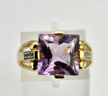 Load image into Gallery viewer, 1267 Vintage: 9ct Gold Princess Cut Lilac Amethyst Topaz Cocktail Ring