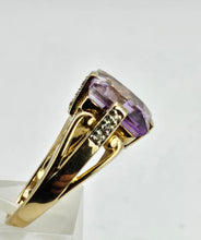 Load image into Gallery viewer, 1267 Vintage: 9ct Gold Princess Cut Lilac Amethyst Topaz Cocktail Ring