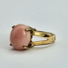Cargar imagen en el visor de la galería, 1289: Vintage: 9ct Gold Cabochon Pink Coral Ring- Gorgeous