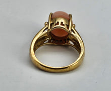 Cargar imagen en el visor de la galería, 1289: Vintage: 9ct Gold Cabochon Pink Coral Ring- Gorgeous
