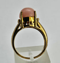 Cargar imagen en el visor de la galería, 1289: Vintage: 9ct Gold Cabochon Pink Coral Ring- Gorgeous