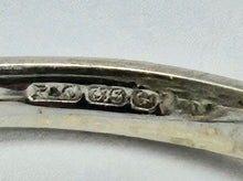 Cargar imagen en el visor de la galería, 1240: Vintage: 9ct Gold Forest Green Peridots Diamonds Cluster Ring