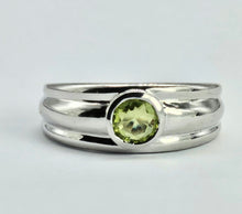 Load image into Gallery viewer, 1260:Vintage: 9ct White Gold Round Cut Peridot Signet Ring- crisp, clean; eye candy