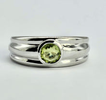 Load image into Gallery viewer, 1260:Vintage: 9ct White Gold Round Cut Peridot Signet Ring- crisp, clean; eye candy