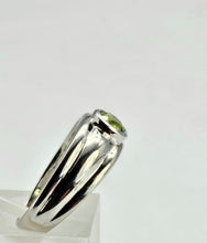 Load image into Gallery viewer, 1260:Vintage: 9ct White Gold Round Cut Peridot Signet Ring- crisp, clean; eye candy