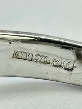 Cargar imagen en el visor de la galería, 1300: Vintage: 9ct White Gold Illusion Set Emerald Ring- gorgeous