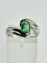 Cargar imagen en el visor de la galería, 1300: Vintage: 9ct White Gold Illusion Set Emerald Ring- gorgeous