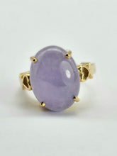 Load image into Gallery viewer, 1319: Vintage: 9ct God Large "Carbuncle" Lavender Jade Cocktail Ring - delightful, nice weight