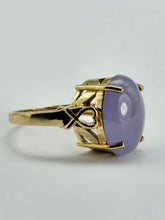 Load image into Gallery viewer, 1319: Vintage: 9ct God Large "Carbuncle" Lavender Jade Cocktail Ring - delightful, nice weight