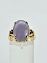 Load image into Gallery viewer, 1319: Vintage: 9ct God Large "Carbuncle" Lavender Jade Cocktail Ring - delightful, nice weight