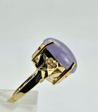 Load image into Gallery viewer, 1319: Vintage: 9ct God Large "Carbuncle" Lavender Jade Cocktail Ring - delightful, nice weight