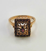 Cargar imagen en el visor de la galería, 1142: Vintage: 9ct Gol Art Deco Style Garnets Geometric Set Ring- Date- Mark 1972