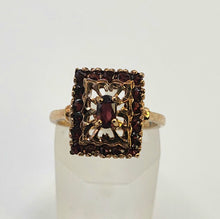 Cargar imagen en el visor de la galería, 1142: Vintage: 9ct Gol Art Deco Style Garnets Geometric Set Ring- Date- Mark 1972