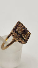 Cargar imagen en el visor de la galería, 1142: Vintage: 9ct Gol Art Deco Style Garnets Geometric Set Ring- Date- Mark 1972